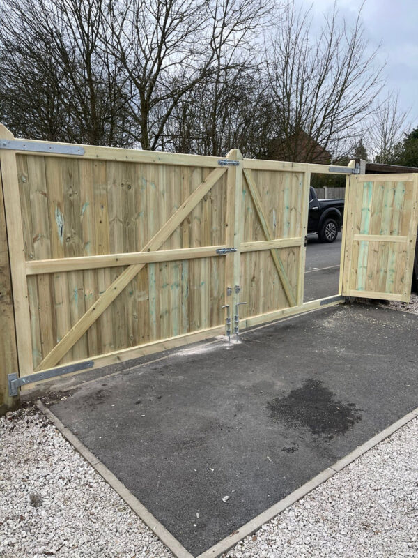 Lodge style with pedestrian access door - Irko Hardwood - Image 3